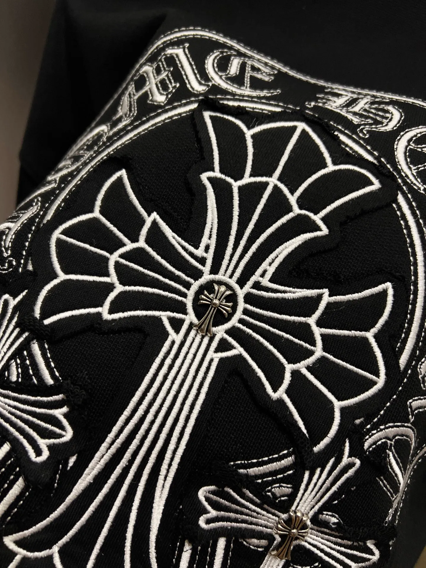 🅿️310 CH Cro 2025 Autumn and Winter New Style Customized 430g double yarn fabric, round neck long-sleeved sweatshirt, chest cross patch embroidery process, classic Sanskrit letter embroidery patch + hardware design process, high-end version! The same loose version for men and women S M L XL XXL five sizes color black white